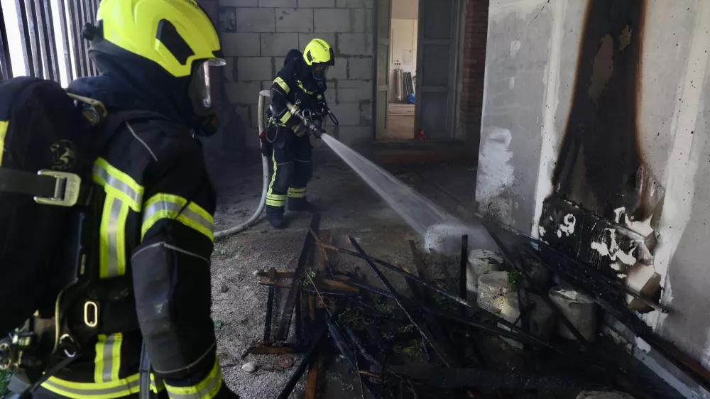 Obsežna gasilska vaja v Ljubljani in okolici. Poteka na 20 lokacijah, vključuje pa simulacije najrazličnej&scaron;ih intervencij, ki bi lahko bile realnost v primeru potresa.