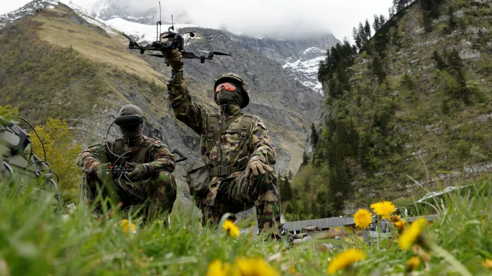FILE PHOTO: A Swiss army drone operator controls a first person view drone during a presentation of usage of small drones at an army facility in Elm, Switzerland, May 18, 2026. REUTERS/Stefan Wermuth/File Photo