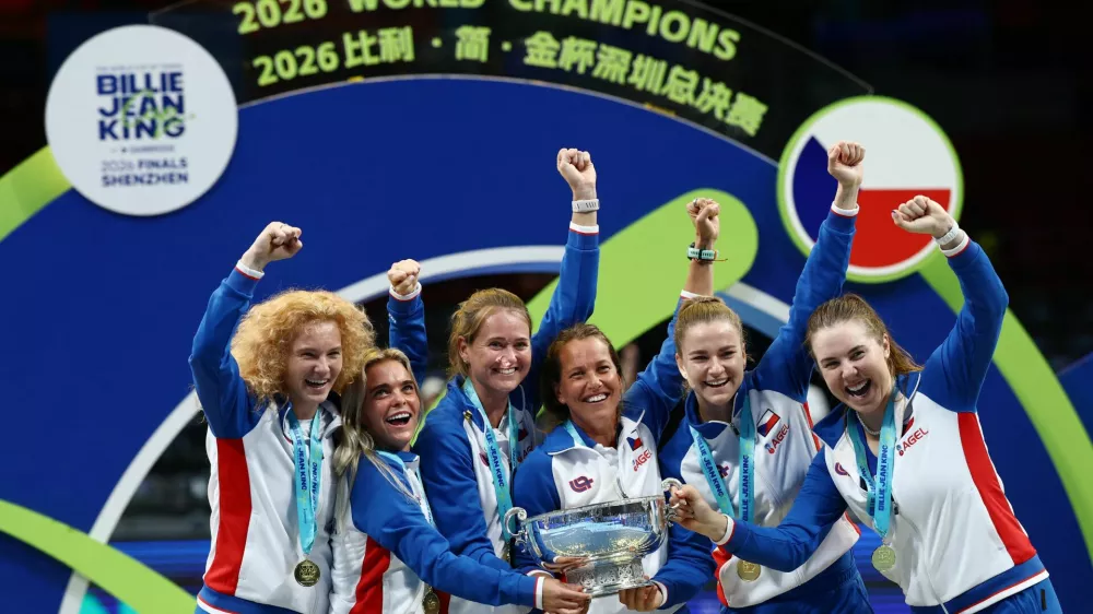 Tennis - Billie Jean King Cup Finals - Final - Ukraine v Czech Republic - Shenzhen Bay Sports Centre Arena, Shenzhen, China - September 27, 2026 Czech Republic's Linda Noskova, Karolina Muchova, Marie Bouzkova, Katerina Siniakova, captain Barbora Strycova, and a teammate celebrate with the Billie Jean King Cup after winning their final matches against Ukraine REUTERS/Tingshu Wang