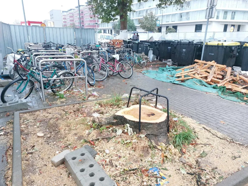 Potniki in kolesarji sredi največjega ljubljanskega gradbi&scaron;ča