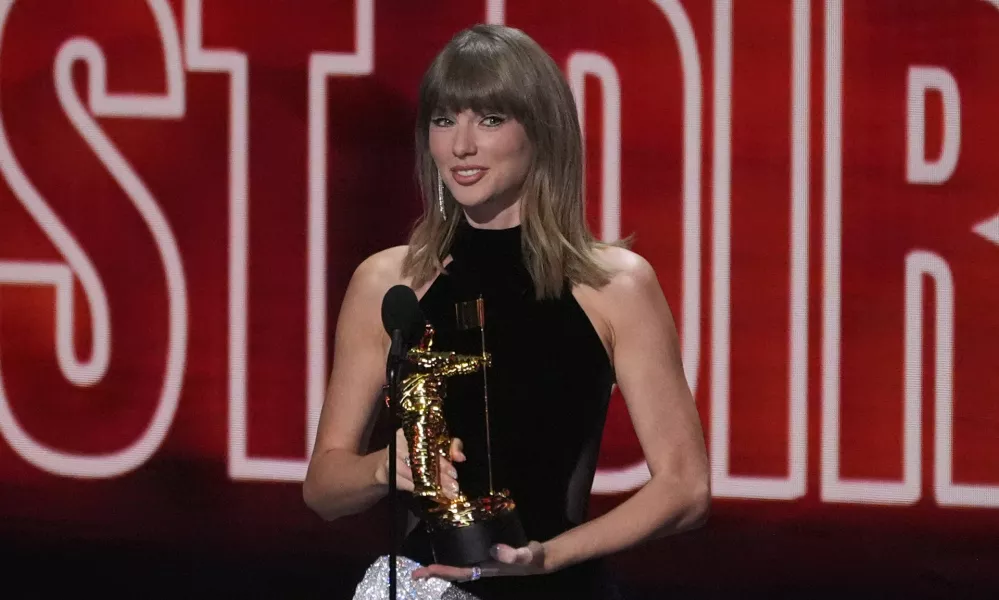 Taylor Swift accepts the MTV VMA Artist Director Honors award during the MTV Video Music Awards on Sunday, Sept. 27, 2026, at the Peacock Theater in Los Angeles. (AP Photo/Chris Pizzello)