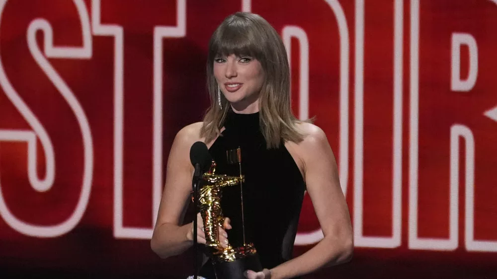 Taylor Swift accepts the MTV VMA Artist Director Honors award during the MTV Video Music Awards on Sunday, Sept. 27, 2026, at the Peacock Theater in Los Angeles. (AP Photo/Chris Pizzello)