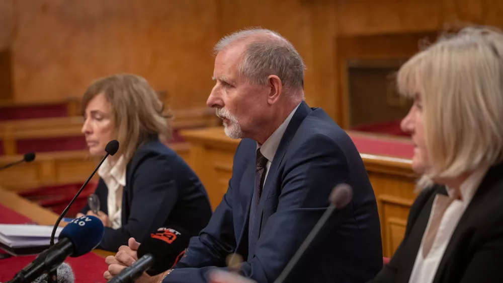 Ljubljana, Univerza v Ljubljani.Novinarska konferenca Univerze v Ljubljani pred zacetkom studijskega leta, na kateri so med drugim predstavili kljucne novosti, razvojne projekte in strateske usmeritve univerze ter podatke o vpisu.Rektor ljubljanske univerze Gregor Majdic.