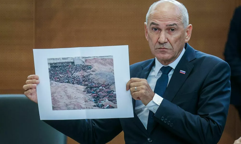 Ljubljana, DZ.Zadnji dan redne seje DZ, na kateri je na poslanska vprasanja odgovarjal predsednik vlade Janez Jansa.Predsednik vlade Janez Jan&scaron;aFotografija Gaza - Sudanmanipulacija