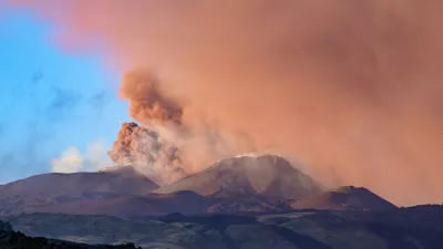 Današnja fotografija izbruha vulkana.