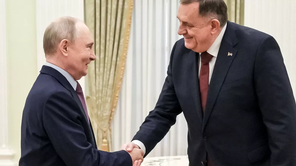 Russian President Vladimir Putin shakes hands with Leader of Republika Srpska's Alliance of Independent Social Democrats party Milorad Dodik during a meeting at the Kremlin in Moscow, Russia, September 29, 2026. Sputnik/Evgeny Messman/Pool via REUTERS ATTENTION EDITORS - THIS IMAGE WAS PROVIDED BY A THIRD PARTY.
