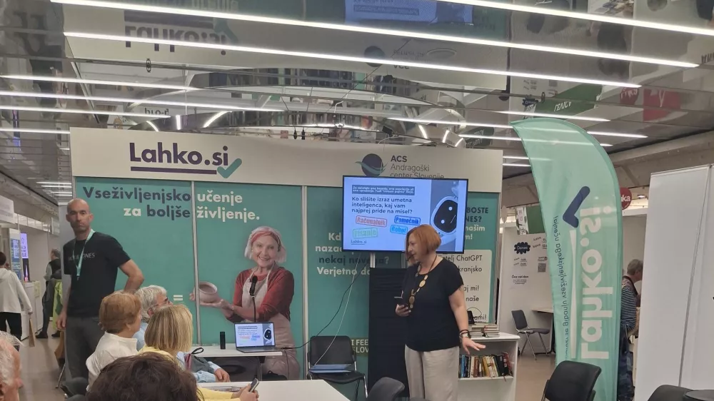 Starej&scaron;i na izobraževanju na umetno inteligenco / Foto: Meta Černoga