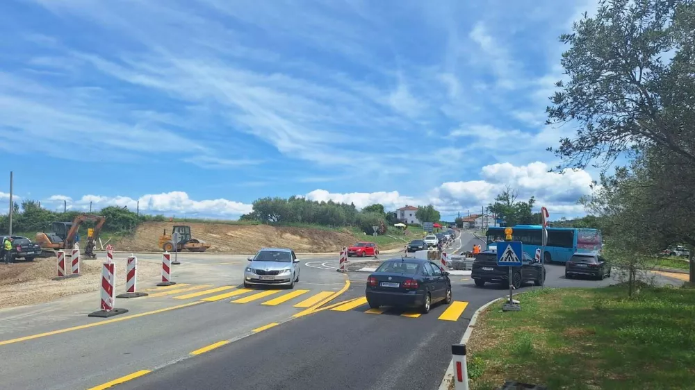 V poletnih mesecih so dela na kroži&scaron;ču prekinili. Foto: FB/Krajevna skupnost Jagodje-Dobrava