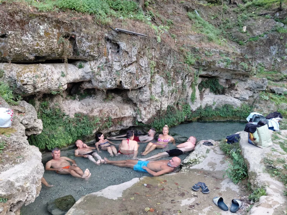 Rafting za 25 evrov, termalna voda in poceni nakupi: mesto, ki je idealno za vikend oddih