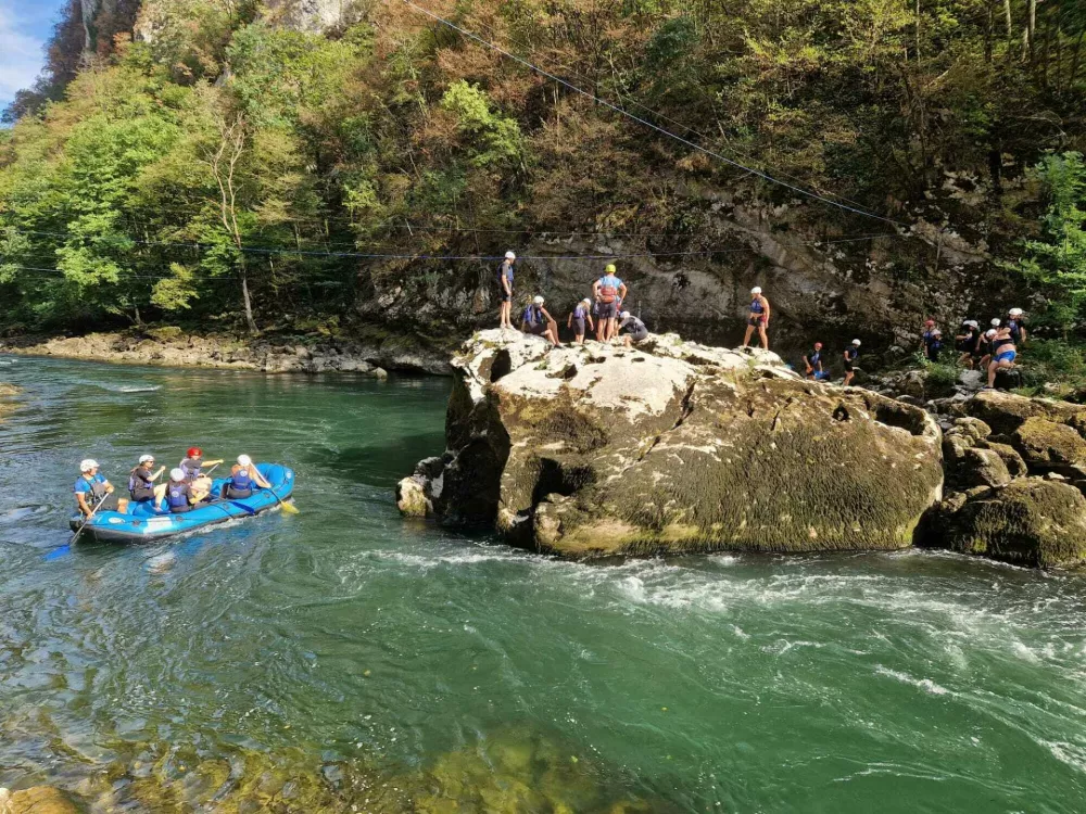 Rafting za 25 evrov, termalna voda in poceni nakupi: mesto, ki je idealno za vikend oddih