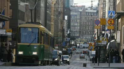 - FINSKA - Helsinki - Pridružitev EU 1995 - ni članica zveze NATO - Površina 338.145 km2 - Prebivalstvo 5,3 milijona (Finci 93,4%, Švedi 5,7%, Rusi 0,4%, Estonci 0,2%, Romi 0,2%, Laponci 0,1%) - Valuta evro (EUR) - Dnevnik z avtodomom po Evropi 2008 - Evropska mesta– 50 let Evropske unije - 27 držav članic EU - Evropska unija - //FOTO: Bojan VelikonjaOPOMBA: ZA OBJAVO V ČASOPISU DNEVNIK