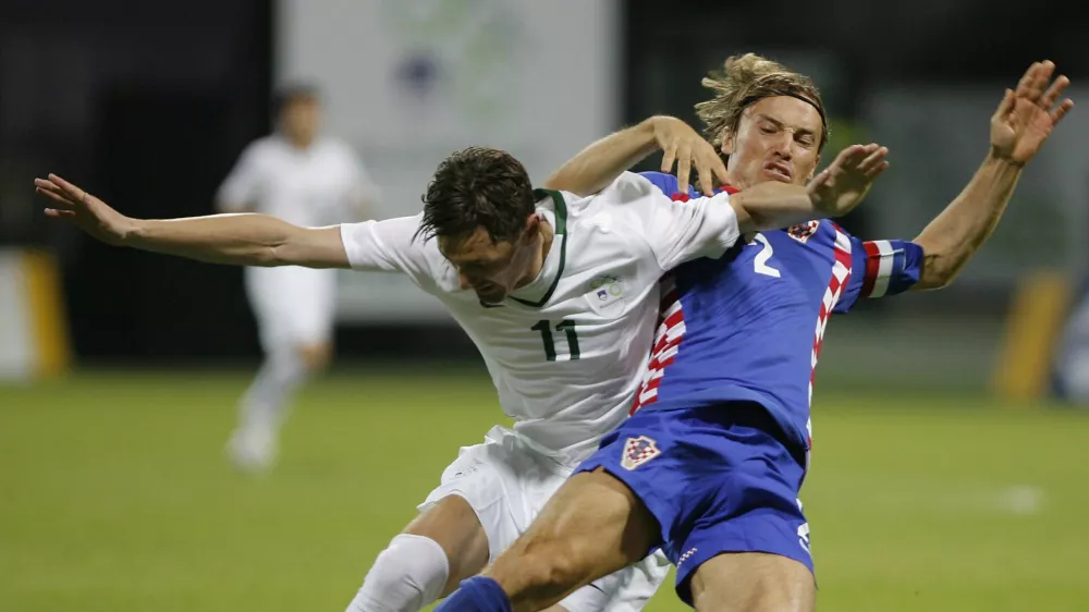 Milivoje Novakovič in Dario &Scaron;imič,- nogomet - Slovenija: Hrva&scaron;ka, prijatelska tekma- Slovenska nogometna reprezentanca je na prijateljski tekmi v Mariboru izgubila proti Hrva&scaron;ki z 2:3 (1:1).//FOTO: Jaka AdamičOPOMBA: ZA OBJAVO V ČASOPISU DNEVNIK
