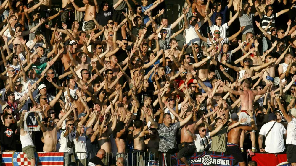 splitski navijači Hajduka- nogomet - Koper - Hajduk, Evropska liga UEFA, kvalifikacije za evropsko ligo, 2. krog, 1. tekma:- na prvi tekmi drugega predkroga evropske lige so nogometa&scaron;i Kopra pred svojimi navijači s 3:2 premagali splitski Hajduk.//FOTO: Bojan Velikonja