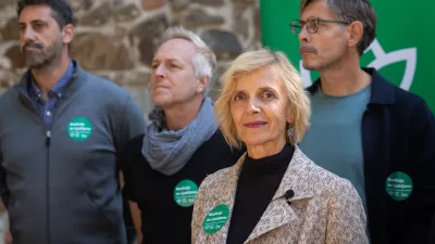 Ljubljana, Park Krizanke.Predstavitev kandidatke za zupanjo Mestne obcine Ljubljana Apolonije Simon in nosilca skupne kandidatne liste Vesne - zelene stranke in Civilne druzbe za Mestni svet MOL Denisa Strikovica ter predstavitev kljucnih programskih poudarkov, prednostnih tem in resitev skupne kandidatne liste Vesne - zelene stranke in civilne druzbe.Kandidatka za zupanjo MOL Apolonija Simon.