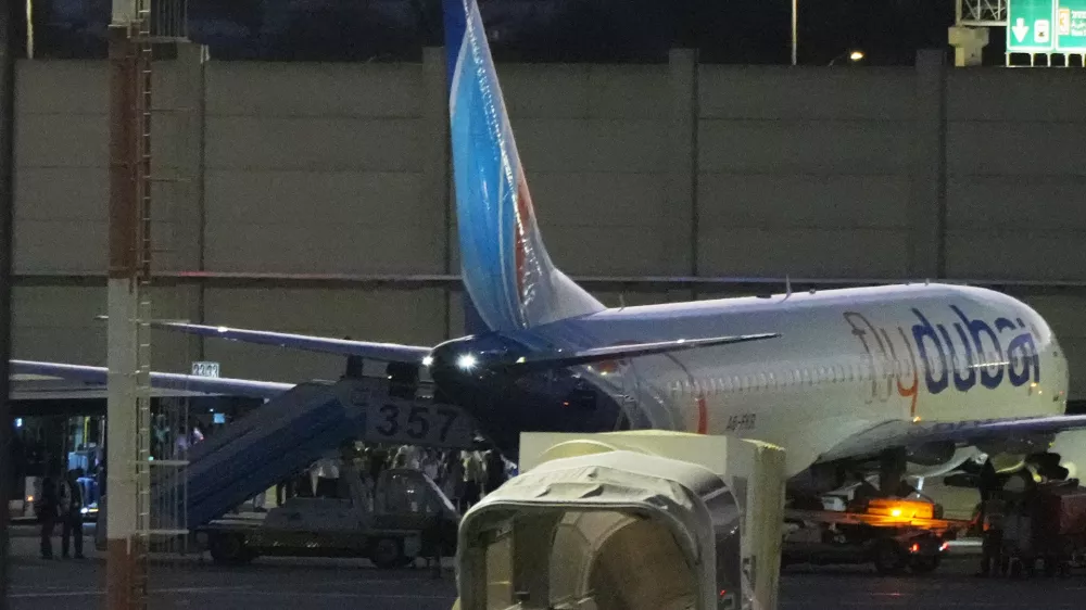 People disembark from a FlyDubai carrying Israeli passengers who had earlier been aboard another FlyDubai aircraft that made an emergency landing in Saudi Arabia approaches Ben Gurion International Airport near Tel Aviv, Israel, Wednesday, Sept. 30, 2026. (AP Photo/Ariel Schalit)