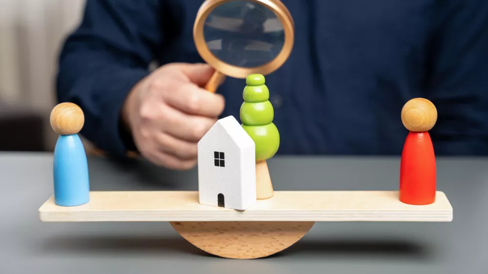 Judging who owns the house. legal consultation. determine ownership. real estate law. Conflict upon entering into inheritance. Divorce proceedings and division of property.