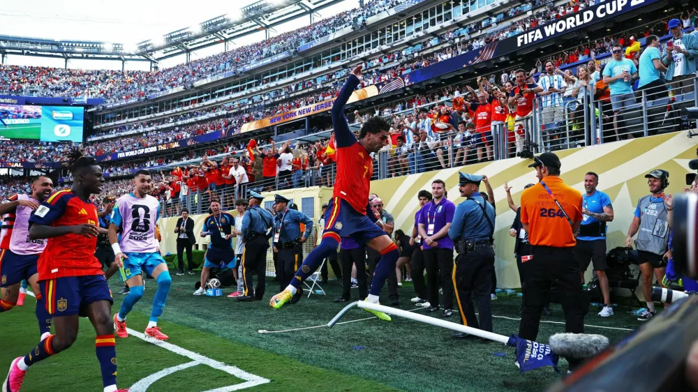 Soccer Football - FIFA World Cup 2026 - Final - Spain v Argentina - New York/New Jersey Stadium, East Rutherford, New Jersey, U.S. - July 19, 2026 Spain's Ferran Torres celebrates scoring their first goal with Nico Williams REUTERS/Kai Pfaffenbach