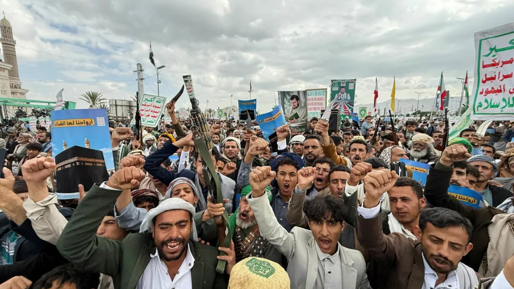 FILE PHOTO: Houthi supporters rally to celebrate advances by Houthi forces along the Red Sea coastline, in Sanaa, Yemen, September 18, 2026. Picture taken with a mobile phone. REUTERS/Adel Al Khader/File Photo