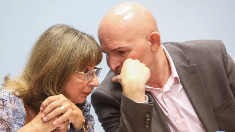 - Mojca &Scaron;krinjar, državna sekretarka ministrstva za izobraževanje znanost in mladino,- Borut Rončević, minister za izobraževanje znanost in mladino,- 08.09.2026. - Predstavitev rezultatov mednarodne raziskave PISA 2025, ki kaže dosežke 15 letnikov na področju bralne, matematične in naravoslovne pismenosti.