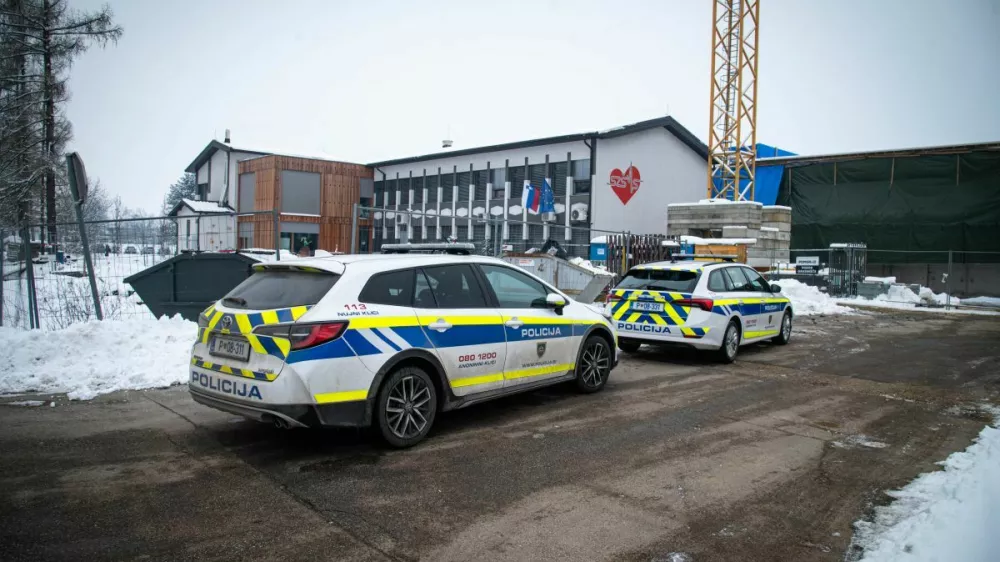 Želel je, da ga posnemajo: 15-letnik po napadu na dijakinjo v Murski Soboti v prevzgojni dom