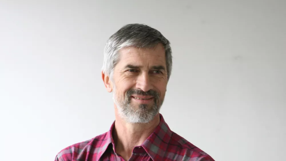 Andrej Velkavrh, meteorolog - vremenoslovec in dolgoletni televizijski napovedovalec vremena, prognostik v Uradu za meteorologijo pri ARSO - Agencija RS za okolje, kolumnist- Dnevnik 2016 - portreti za komentarje in kolumne - kolumnisti - novinarji//FOTO: Toma? Skale
