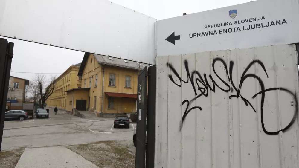 Upravne enote: dalj&scaron;e uradne ure, čeprav so zaposleni že tako obremenjeni