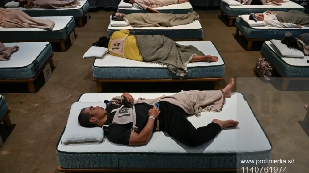 Attendees take part in a sleep competition organized by a mattress brand in Tokyo on October 5, 2026.,Fotografija: 1140761974, Licenca: Rights-managed, Omejitve:, Izdaja modela: no 