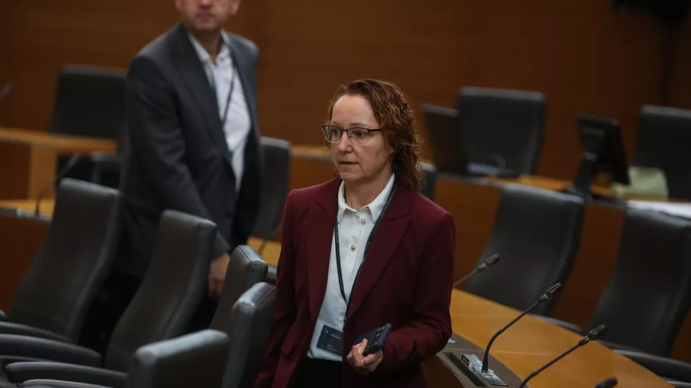 - Mateja Ribič ministrica za demografijo, družino in socialne zadeve,- 18.09.2026. - Izredna seja DZ RS, na kateri s obravnavali predlog zakona o začasnih ukrepih za učinkovitej&scaron;e izvajanje sistema dolgotrajne oskrbe.//FOTO: Bojan Velikonja