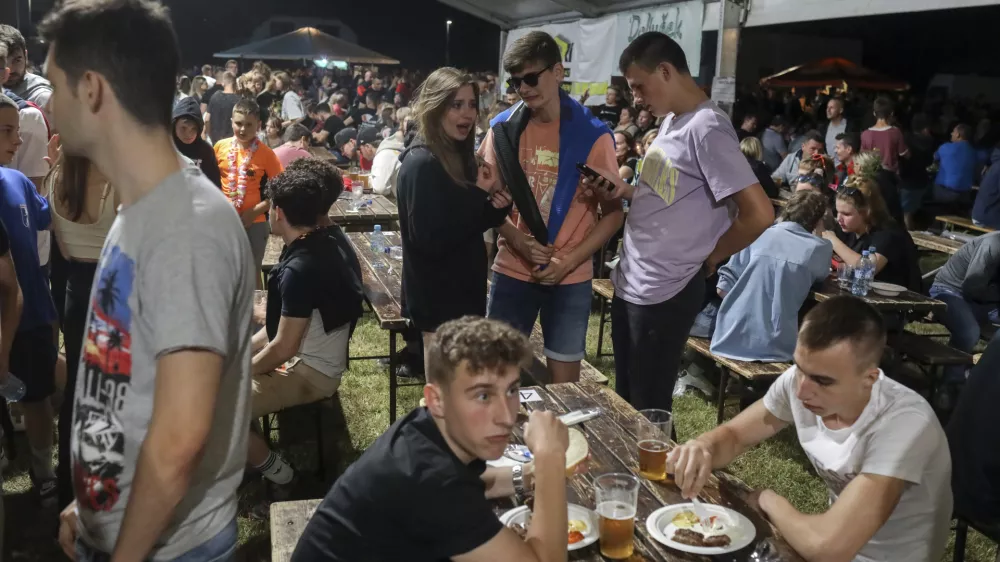Matena- 17.06.2022 - Gasilske veselice in vrtne zabave- ples, glasba, pitje, pijača, hrana, zabava, veselica, zabava, alkohol //FOTO: Jaka GasarOPOMBA: ZA OBJEKTIV - REPORTAŽA