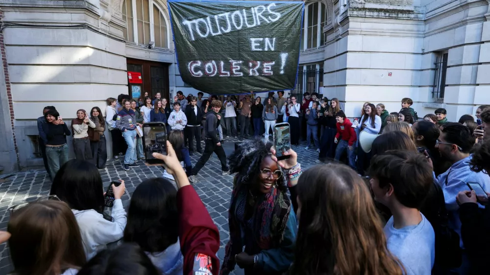 Students gather outside the Athenee Charles Janssens secondary school to protest against education reforms introduced by Wallonia-Brussels Federation Vice-Minister President and Education Minister Val&eacute;rie Glatigny, in Brussels, Belgium, October 6, 2026. REUTERS/Stephanie Lecocq
