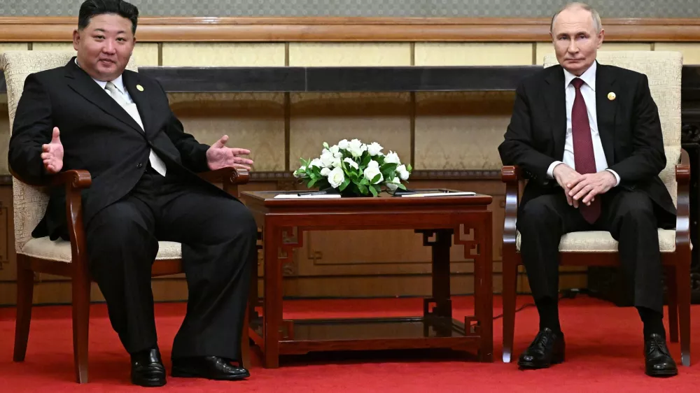 HANDOUT - 03 September 2025, China, Beijing: North Korea's leader Kim Jong Un (L) and Russian President Vladimir Putin (R) attend a joint meeting at the Diaoyutai State Guest House. Photo: -/Kremlin/dpa - ATTENTION: editorial use only and only if the credit mentioned above is referenced in full