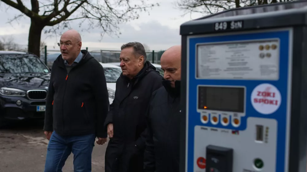V Ljubljani z novim parkirnim režimom služijo precej več, načrtovane prihodke presegli že julija