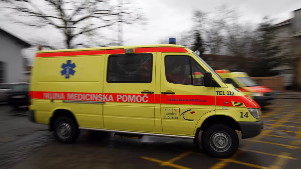 re&scaron;evalno vozilo (re&scaron;ilec)- Re&scaron;evalna postaja UKC v Ljubljani, preshopitalna enota nujne medicinske pomoči - re&scaron;evalci, Zalo&scaron;ka 25,  ///FOTO: Luka Cjuha