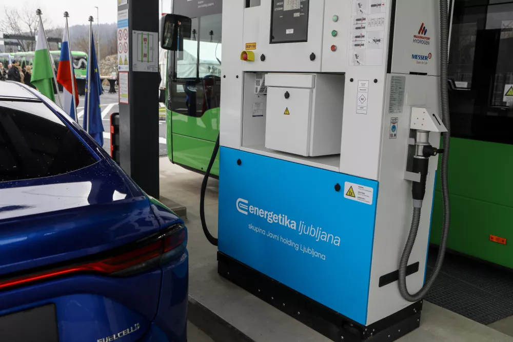 10.2.2026 - odprtje polnilnega parka za alternativna goriva, v katerem bo poleg polnilnic za avtobuse na električni pogon urejena tudi prva javna polnilnica za vozila na vodikov pogon v Sloveniji, dogodka se bo udeležil tudi ljubljanski župan Zoran JankovićFoto: Luka Cjuha