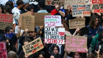 Protesters march during a demonstration by French high school students in Marseille, as part of a nationwide day of protests and blockades, expressing anger over overcrowded classrooms, teacher shortages and dilapidated school buildings, which students blame on years of underinvestment, in Marseille, France, October 8, 2026. One of the placards reads: "Who will fight for high school students' rights?". REUTERS/Manon Cruz