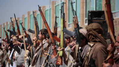 Spopad za Bab el Mandeb se preliva čez Arabski polotok