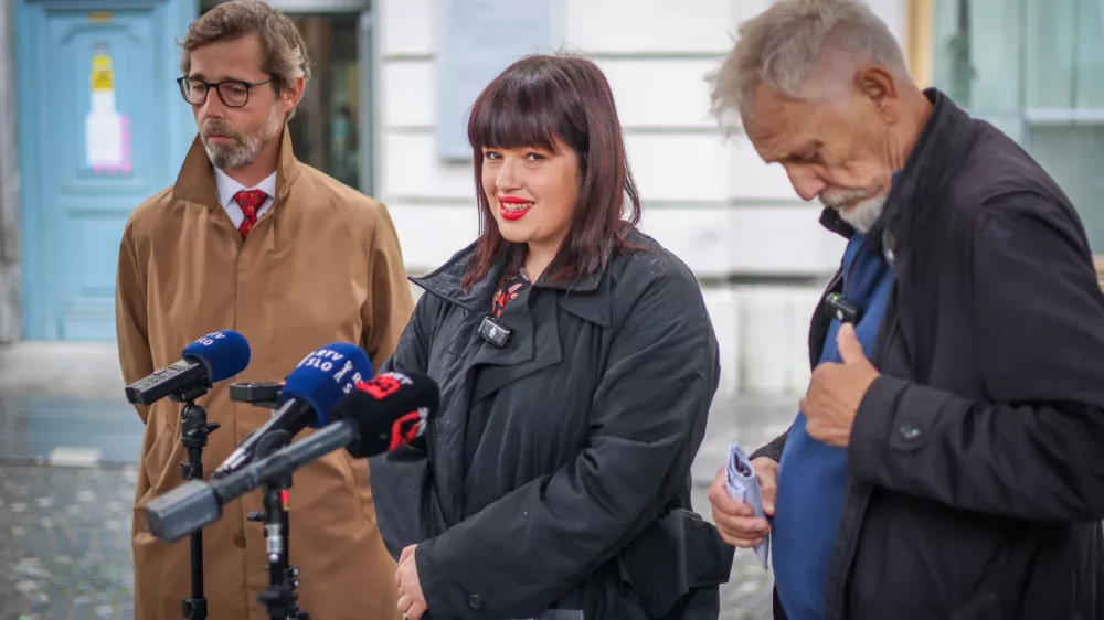 Ljubljana, Adamic-Lundrovo nabrezje.Izjava nekdanjega varuha clovekovih pravic Matjaza Hanzka glede zakona o parlamentarni preiskavi in njegovih negativnih posledicah za ustavno zagotovljene temeljne pravice do pravnega varstva in varovanje zasebnosti.Predsednik Centra za nevladne organizacije Goran Forbici, direktorica Instituta 8. marec Nika Kovac in nekdanji varuh clovekovih pravic Matjaz Hanzek.
