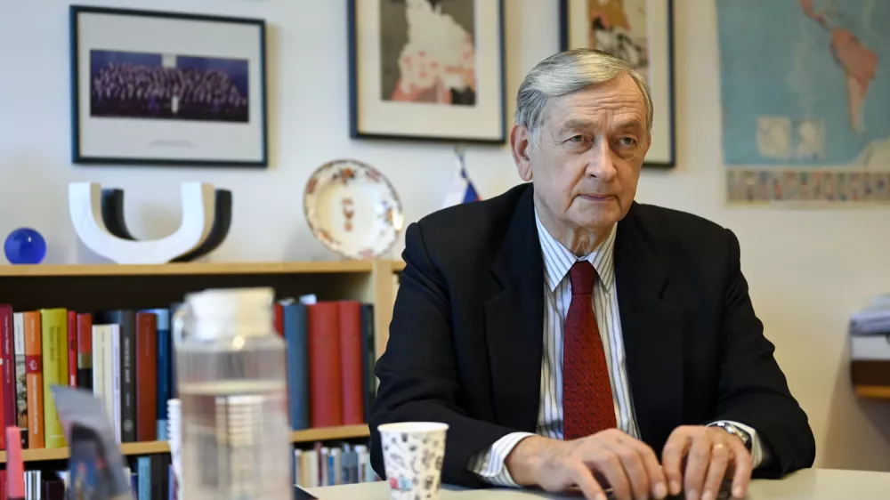 - 07.10.2022 &ndash; prof. dr. Danilo T&uuml;rk, pravnik, diplomat in politik - zaslužni profesor na Pravni fakulteti Univerze v Ljubljani, nekdanji predsednik Slovenije (2007 &ndash; 2012), predsednik mednarodne nevladne organizacije Madridski klub do leta 2022, član Svetovalnega odbora ZN na visoki ravni o učinkovitem multilateralizmu,//FOTO: Nik Erik NeubauerOPOMBA: NEDELJSKI DNEVNIK - INTERVJU 2022