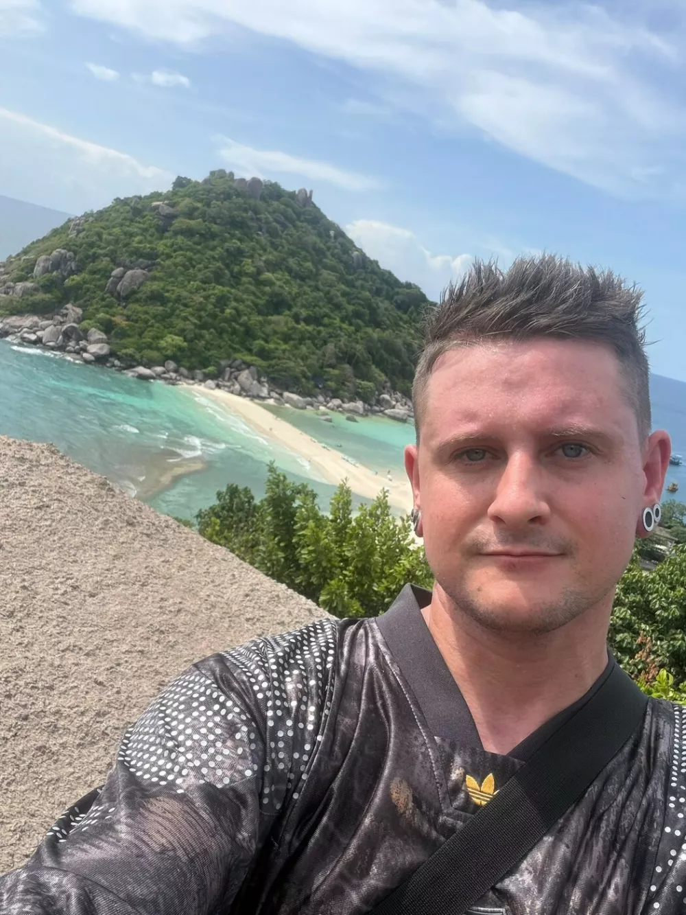 Story from Jam Press (Cheap Thailand Move)Pictured: Mac Haycock.'I left UK for island life where groceries cost just Ł38 a week &ndash; I can't imagine coming home'A Brit who moved to Thailand has revealed how he spends just Ł37.50 a week on his food shop and Ł580 to rent a three-bedroom house.Mac Haycock made the move three years ago after travelling across America, Australia and Europe.The 31-year-old originally planned to spend several months travelling around Southeast Asia while making YouTube videos and working in bars, but quickly fell in love with Thailand and decided to stay.Now, the content creator lives in a three-bedroom house near the centre of Pattaya with his girlfriend and their two cats, as well as owning a car and motorbike.Mac pays around Ł580 a month for his home, while his regular household bills, including water and electricity, come to around Ł25.He says he can feed himself for around Ł150 a month and claims that even with nights out, transport and other expenses, his money goes far further than in the UK."The difference is night and day," Mac, from Wolverhampton, told creatorzine.com."The cost of living in the UK has become extremely high, especially when you start adding up all your monthly bills."You don't have the same constant stream of additional expenses that you get in the UK."In the UK, you've got things like car insurance, road tax, MOTs, National Insurance, expensive phone contracts, internet and all the other bills that keep adding up."You could easily be paying around Ł100 a month if you want a new iPhone with a decent data plan."In Thailand, something comparable can be around Ł20 a month."If I wanted to live somewhere similar, close to the centre of a major city back in the UK, I'd be paying more than three times what I'm paying in rent, and once you add all the bills on top, it could easily be four times as much."You simply get much more for your money here."Mac has since opened his own bar, Deluzion, in Pattaya, and says he earns more than he ever did in the UK.He says his income has allowed him to build a lifestyle he believes would have been difficult to achieve back home.Mac said: "You can get a completely different lifestyle for the same amount of money."If you're spending the same amount of money that you'd spend on rent, food, bills and going out in the UK, you'd struggle to get anywhere near the same lifestyle."Here, that same money can give you a nice home, good food, regular nights out, transport and a much more comfortable lifestyle."His typical day now looks very different from the nine-to-five routine he had in Britain, where he previously managed bars and restaurants.Mac usually wakes up when he wants, cooks breakfast and then spends the day either filming or editing content.His work can involve walking around Pattaya, visiting the beach and bars, interviewing people about nightlife or speaking to people considering moving to Thailand.He also carries out consultations with people wanting to relocate to the country and deals with sponsorships and emails.In the evenings, he often heads to his bar to meet visitors and socialise with customers.He then drives home to watch television, eat and spend time with his girlfriend and their cats.Mac said: "The thing I love most about living in Thailand is probably the feeling of freedom and the opportunities that are available here."I've been able to build a life here that I don't think would have been nearly as straightforward for me to build back home."It's the freedom to actually pursue opportunities and build the kind of life and business that you want."I don't see myself moving back to England unless things change significantly."Until then, I wouldn't even dream of coming back to live there."Despite the success he's found in Thailand, Mac warns others not to assume moving abroad and becoming a social media creator is an easy route to financial freedom.He recommends securing a reliable online income before making the move.He said: "My biggest piece of advice would be to get an online job first."Get yourself a job that you can do remotely from anywhere, ideally one that gives you a decent income based on UK or international salaries, and then use that income to fund your lifestyle in Thailand."I wouldn't recommend coming here and planning to find a job once you arrive."There are so many people trying to do it now that it has become extremely competitive."If you want to make content as a hobby, that's absolutely fine."But if you're planning to make an actual business out of it and use content creation to fund your life in Thailand, you need to be prepared to work at it for years."Don't come here thinking you'll make a few TikToks and suddenly have an income."Build your income first, get yourself financially secure, and then move here."Mac plans to continue travelling around Thailand and the rest of the world with his girlfriend while creating content.Mac said: "I'm incredibly grateful to be in the position I'm in today."I never dreamed that I'd be able to achieve what I've achieved, or that I'd end up living this kind of life in Thailand."I'm genuinely grateful for all of it, and I'm really excited to see what the future holds."ENDSEDITOR'S NOTE: Exclusive Licence: An exclusive licence has been obtained directly from the verified copyright holder. Jam Press holds exclusive distribution rights for the agreed content within the terms of the contributor agreement.,Image: 1140689989, License: Rights-managed, Restrictions: EDITOR'S NOTE: Exclusive Licence: An exclusive licence has been obtained directly from the verified copyright holder. Jam Press holds exclusive distribution rights for the agreed content within the terms of the contributor agreement., Model Release: no 