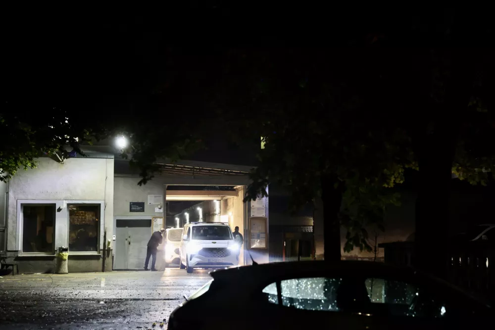 Pov&scaron;etova že sameva: Specialci so bili na ulicah, zaporniki pa na poti v novi zapor