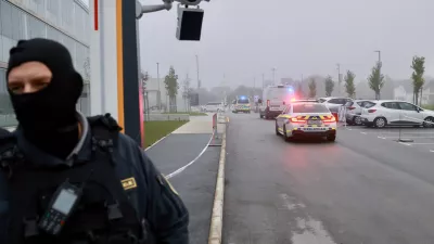 Pov&scaron;etova že sameva: Specialci so bili na ulicah, zaporniki pa na poti v novi zapor