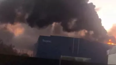 FILE PHOTO: Smoke billows from Yandex's Sasovo hub, one of the company's five large data centres, after a fire following a drone strike forced the suspension of operations at the site, which hosts tens of thousands of servers, Sasovo, Russia, in this screengrab obtained from a social media video on Otober 8, 2026. SOCIAL MEDIA/via REUTERS. THIS IMAGE HAS BEEN SUPPLIED BY A THIRD PARTY. MANDATORY CREDIT. NO RESALES. NO ARCHIVES. Verification lines: Petrol station, data centre building and road layout matched satellite and archive imagery Coordinates: 54.3729250068205, 41.934405711751126 Date verified by statement from Yandex saying that drones hit one of its major data centers in Russia's Ryazan region on October 8 NASA FIRMS detected thermal activity at the location on October 8, where there is not typically./File Photo