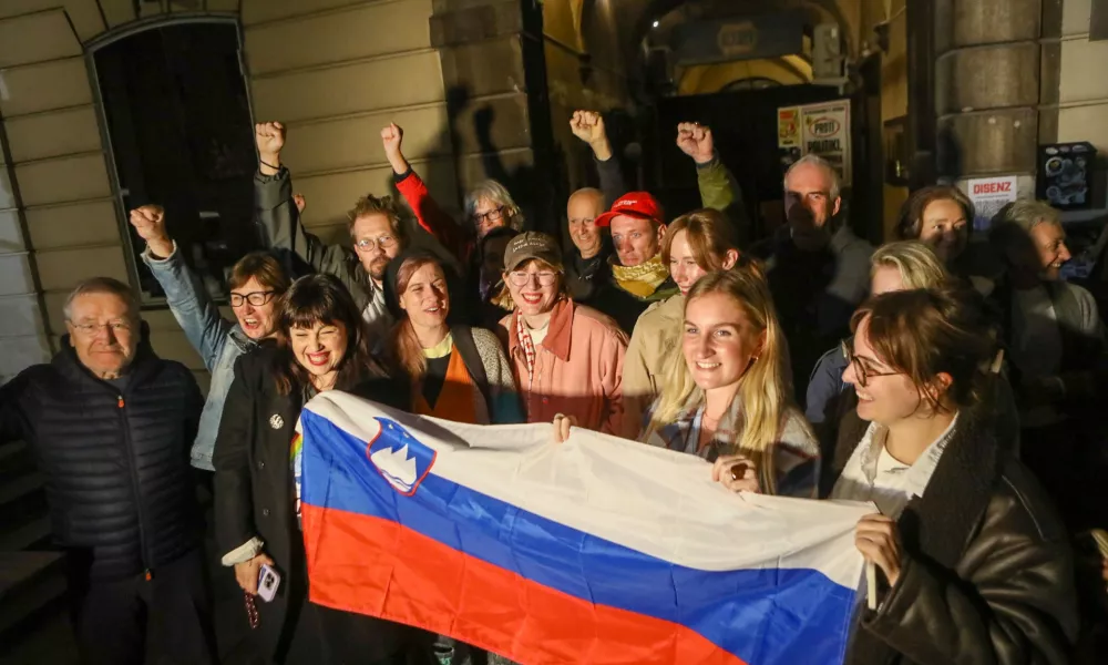 11.10.2026 - referendum 4x za 4x proti 11 oktober - zakonodajni in 3 x posvetovalni referendum - ekipa In&scaron;tituta 8. marec skupaj s civilno družbo rezultate referenduma spremljala v PritličjuFoto: Luka Cjuha
