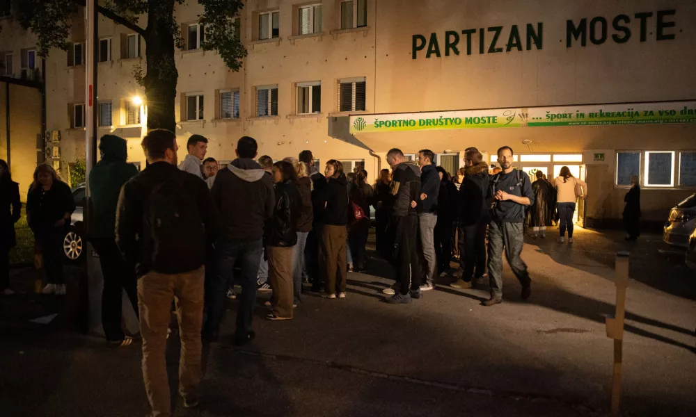 Do glasovnice po uri in pol čakanja, DVK: "Z organizacijskega vidika je vse potekalo gladko"