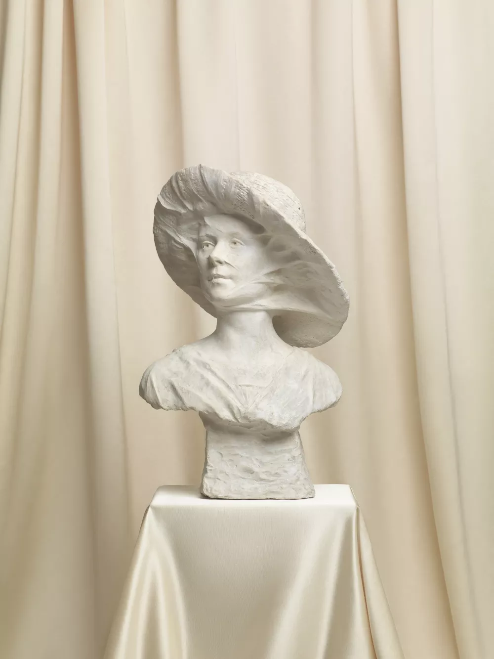 Elza Kastl, Dobrodelnost, 1902, mavec, Mestni muzej Ljubljana, foto: Matevž Paternoster