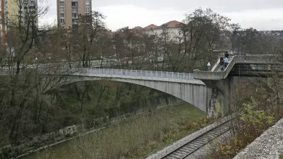 - Gruberjev prekop - betonska brv na Streli&scaron;ki ulici čez Ljubljanico - povezuje Ro&scaron;ka - Hradeckega ulica, //FOTO: Matej Pov&scaron;eOPOMBA: ZA OBJAVO V ČASOPISU DNEVNIK