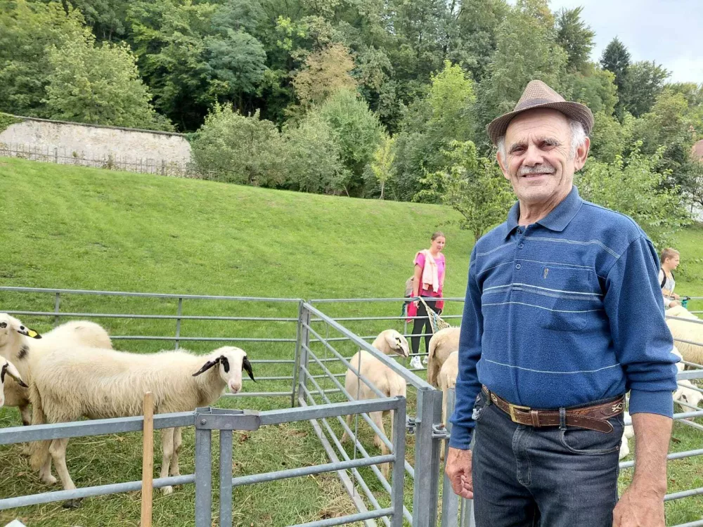 Pohodniki občudujejo Menino planino, a le redki vedo, kdo ohranja njeno podobo