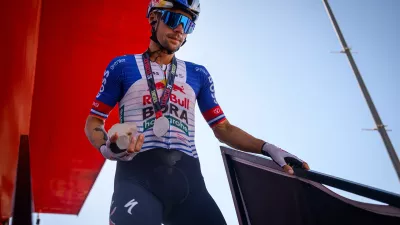 Spanija, Granada.Zakljucek tritedenske kolesarske dirke po Spaniji.Slovenski kolesar Primoz Roglic.