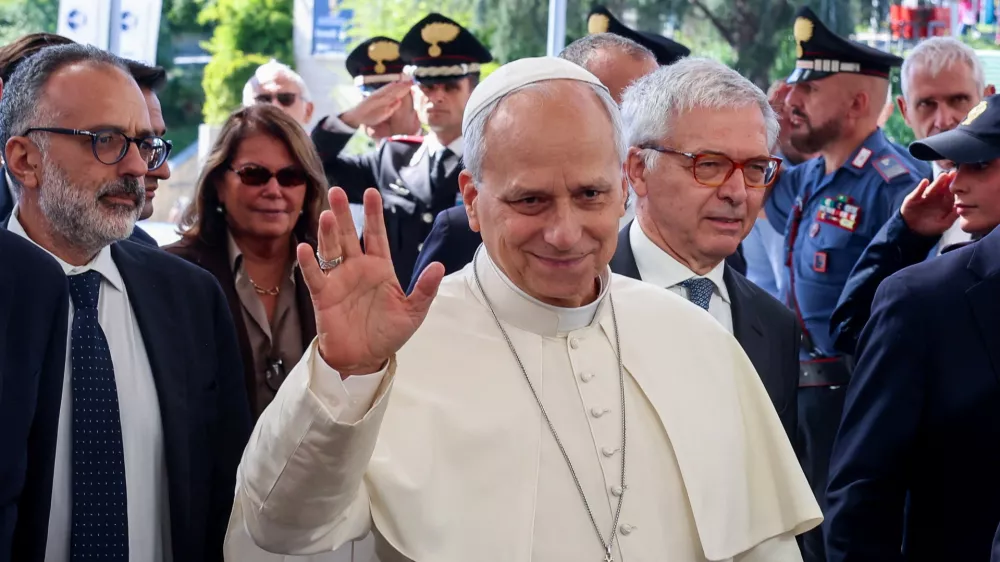 Pope Leo arrives at Gemelli Hospital ahead of the pontiff's surgery to remove a lung nodule, in Rome, Italy, October 13, 2026. REUTERS/Ciro de Luca   TPX IMAGES OF THE DAY