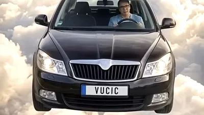 Aleksandar Vučić se pojavlja v reklamnih spotih, ki so eden bolj bizaren od drugega. F tiktok profil Aleksandra Vučića